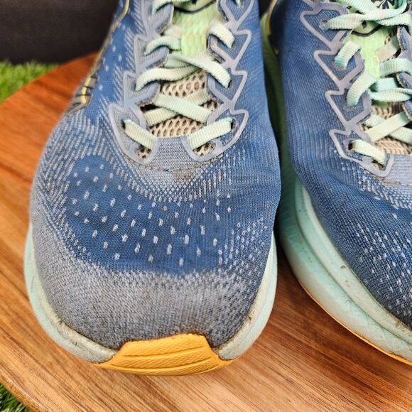 Athletic_Shoes